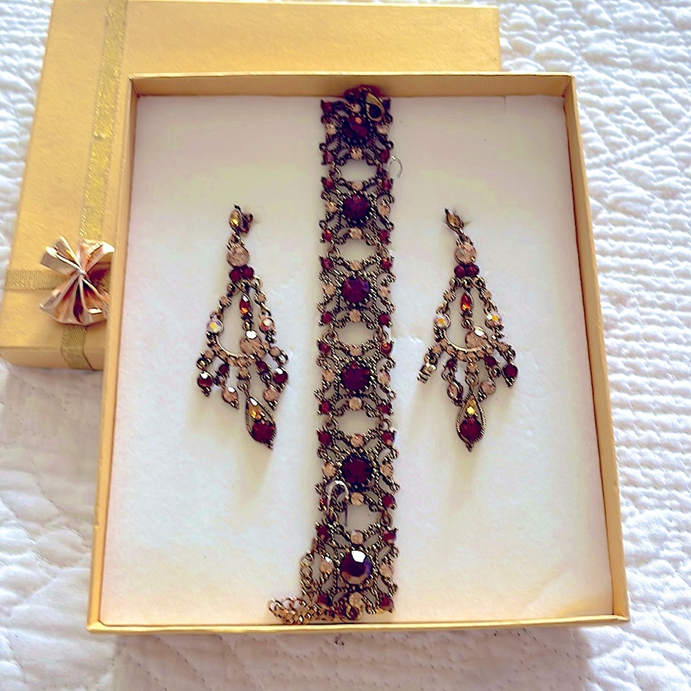 Beautiful 3 piece amber costume jewellery bracelet and earrings set